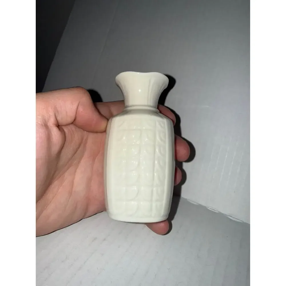 Donegal Parian China Bud Vase